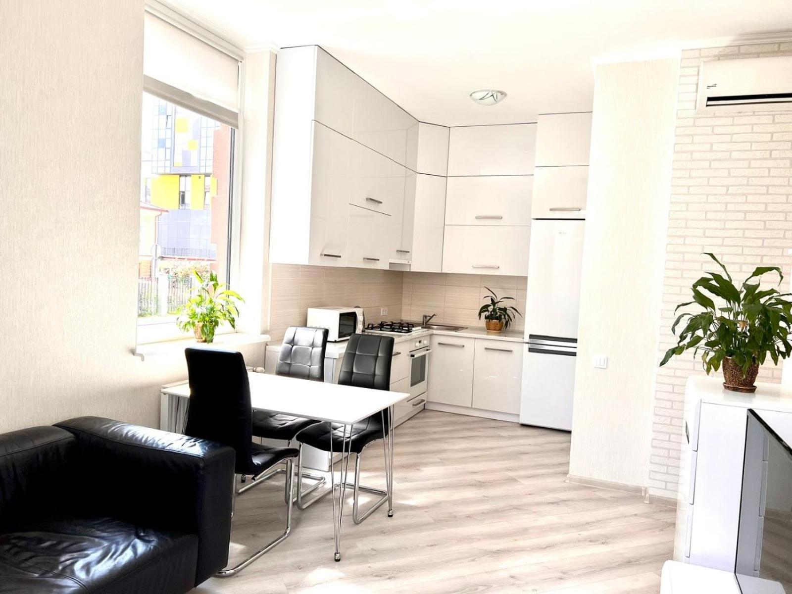 Семицвіт Appartement Lviv Buitenkant foto