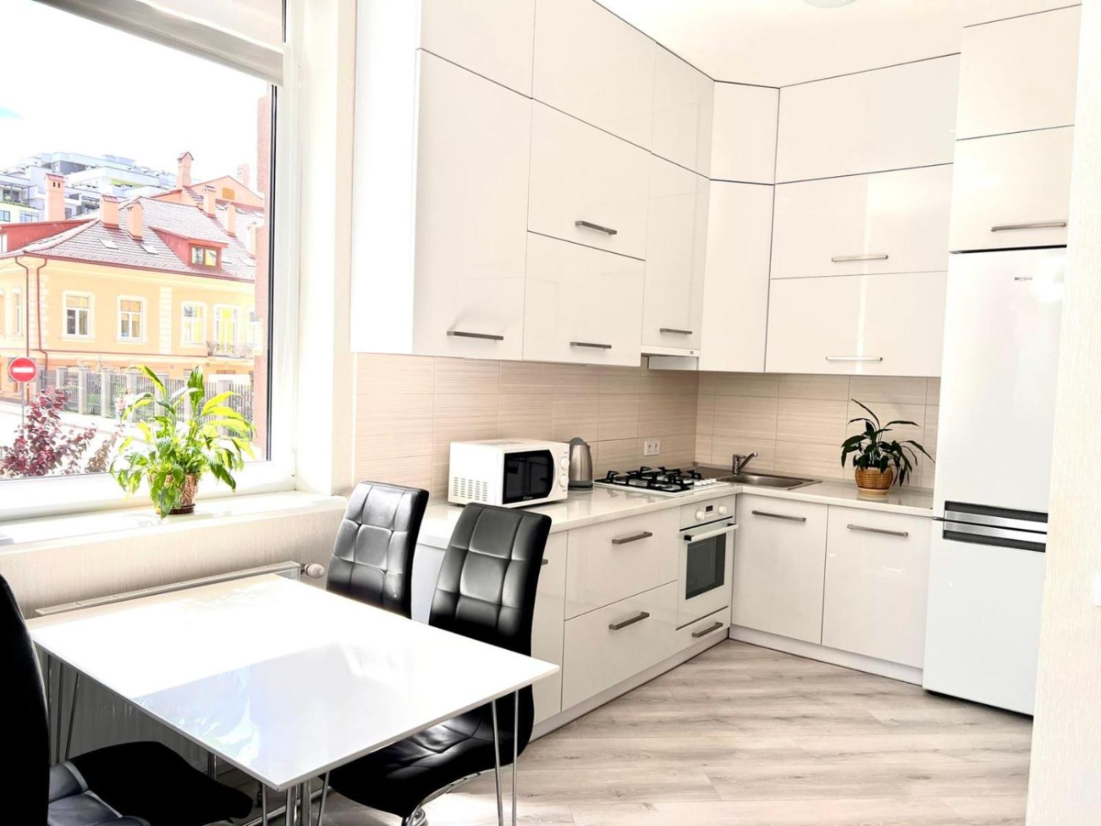 Семицвіт Appartement Lviv Buitenkant foto