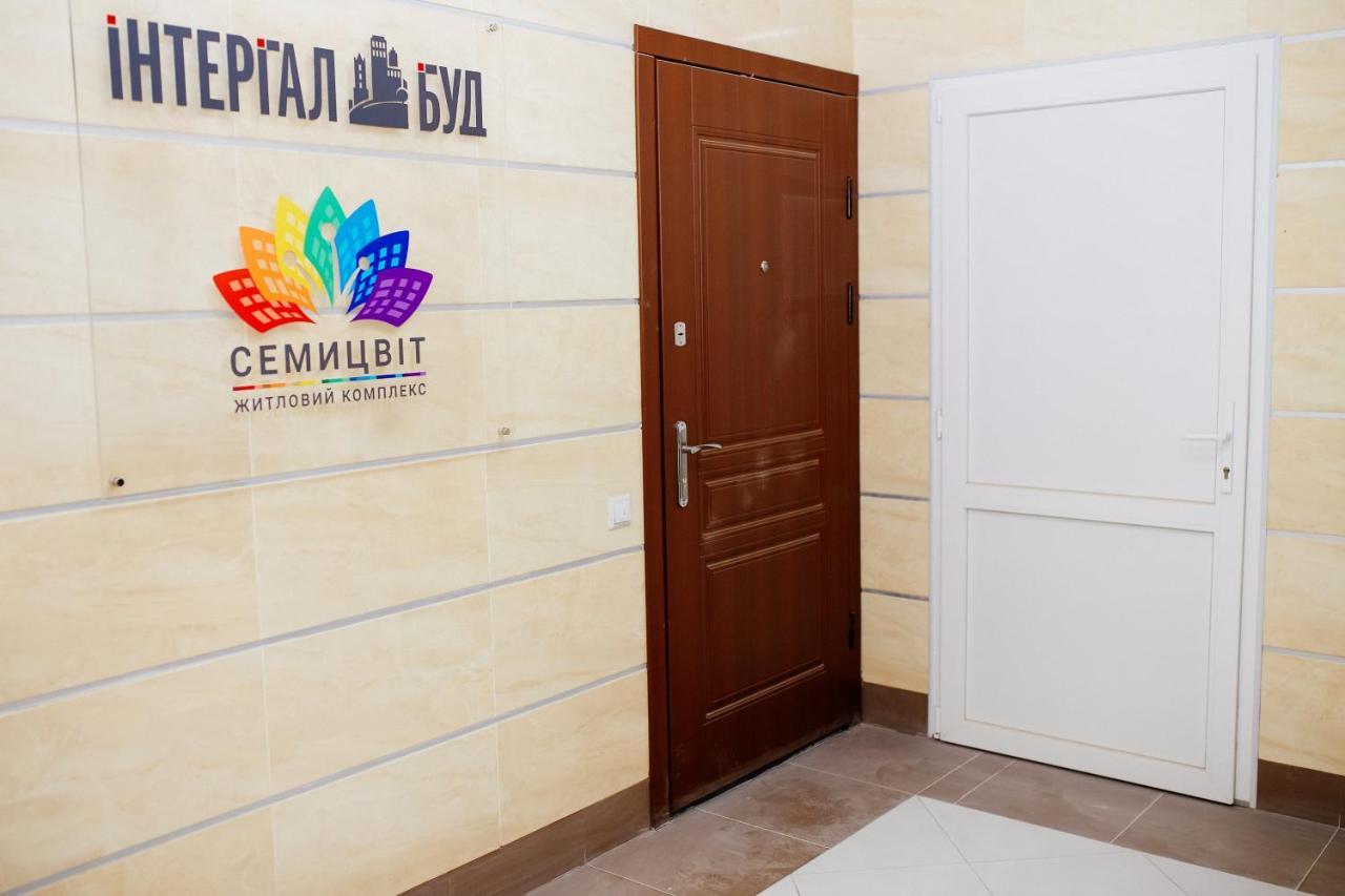 Семицвіт Appartement Lviv Buitenkant foto